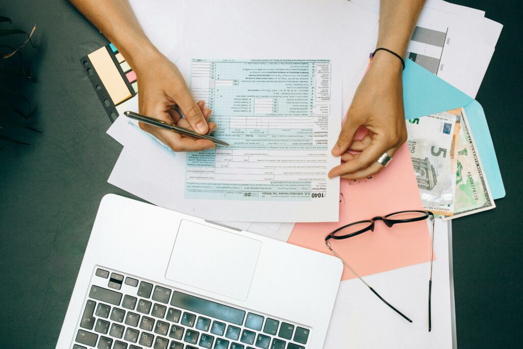 PME en réunion avec un conseiller pour baisser leur taxe AGEFIPH